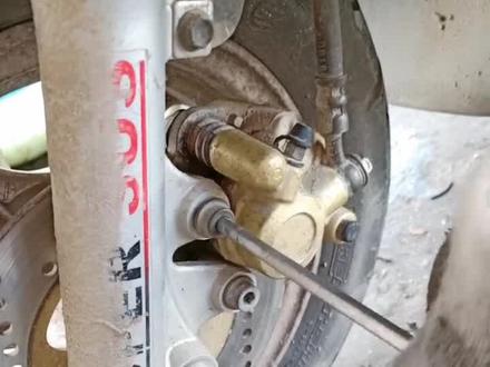 踏板摩托车前碟刹刹车片更换方法 #摩托车维修