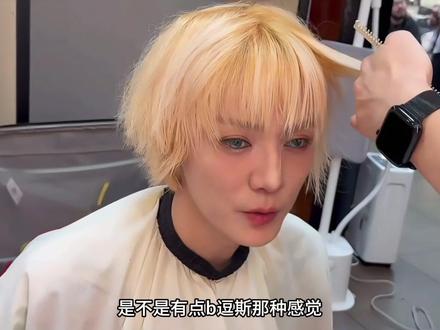 鹿晗素颜真的美的说,娃娃头配娃娃脸#鹿晗 #后台花絮