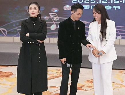 ♥满仓助力三火6周年庆演唱《脸咋这么厚》♥
#索图大舞台 #好声音 #剧情反转#脸咋这么厚
@索图 @满仓(大陕北)👑 @方君🎙️
@DOU+小助手 @抖音小助手