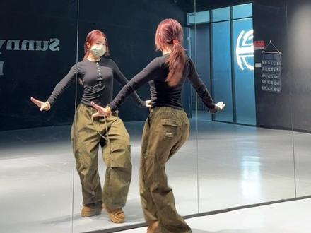 听雨的声音~#雨爱dj #o耶摇 #卡点舞 #一学就会系列 #抖音潮流舞蹈地图 @DOU+上热门 @抖音小助手 @DOU+小助手