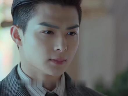 《张铭恩:从“副官”滤镜破碎到话剧圈的自我救赎》