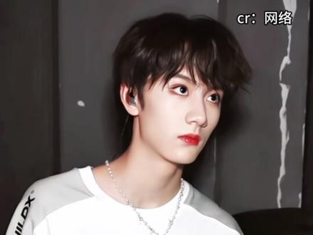 李煜东要是真皇子就好了 如果真的把皇子待遇给我们东东,骂几句也认了可从未被偏袒过的孩子不应该遭受如此谩骂。#李煜东 #时代峰峻 #练习生