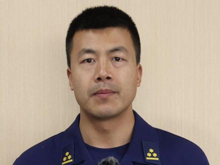 高层住宅楼下发生火灾,楼上居民应该如何科学避险#姚幺九 #消防应急包 视频素材来自@书童