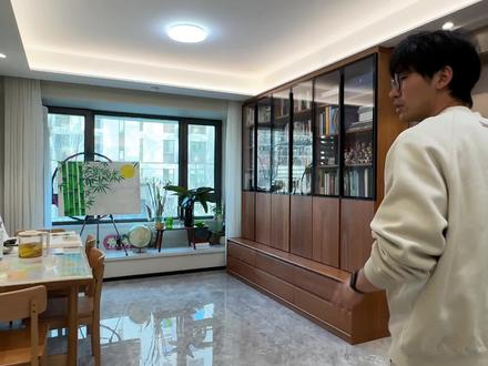 卡座书柜在小空间客厅里游刃有余!