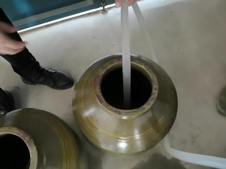 农村里流动的谷烧酒制作,酒香味飘满整个街道,让人久久不肯离去 #传统手艺 #民间手艺 #纯天然无添加 #我的乡村生活 #民间传统美食