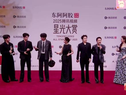 小力士外星从美吉星光大赏红毯采访
要素有点过多了这个采访#星光大赏 #小力士 #外星从 #朱美吉 #喜人奇妙夜