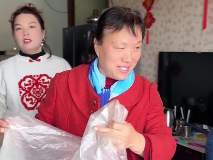 装满家人的爱踏上返程之路,纵有万般不舍也只能挥手告别,生活要向前我们也不能停歇,愿家人平安便是最大心愿#大嫂的幸福生活 #周周的快乐生活