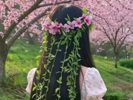 柳条编花环教程,这也太仙了吧 我在农村独居生活编花环的一天从来不孤独,玩出许多乐趣,春日花环,感受春的气息#享受大自然 #柳条编织 #手工 #柳树 #油菜花环