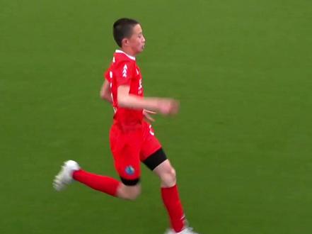 #中国足球小将 10李东宸(绰号:马冬梅)在内部对抗赛中表现出色!