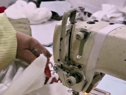 棉袄套里布整件做法,套领夾领0.32,套下摆0.46,套拉链0.52,套袖口0.56,你们一天可以套多少件?@DOU+小助手 #努力的服装人 #缝纫日常 #缝纫技巧 #服装人加油