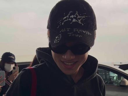 不让收信 但宝宝认真的看过了笑得好开心哈哈哈#王一珩