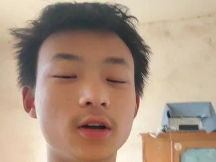 黄面染头在家染个黄毛