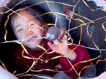 我不允许还有人不会造密室乐园❗️女儿玩疯了❗️ 3天用📦纸箱打造出长高密室逃脱~让娃快乐翻倍❗️
🥳娃成功拥有专属小萌马🐎
✅跳跳跳—扔球大战
✅身高测量
✅不同寻常的年夜饭
🥳边玩边长高,这个春节让娃过个榛高年!
🎉小马的制作是QQ星榛高巨高礼盒,里面有图纸和视频,手残党麻麻的福音🥳🥳
💕2026让娃拥有一匹小骏马吧
#亲子 #密室逃脱 #自制玩具 #手工 #diy