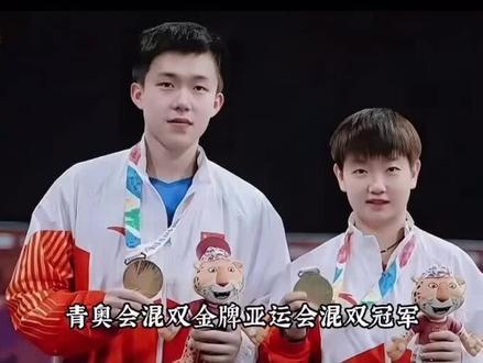 WTT美国大满贯混双,王楚钦×孙颖莎重磅回归!自2017年搭档至今,九年淬炼,他们手握巴黎奥运金牌、世乒赛三连冠,外战胜率超95%,WTT大满贯赛场20场全胜、夺冠率100%,是当之无愧的混双定海神针。