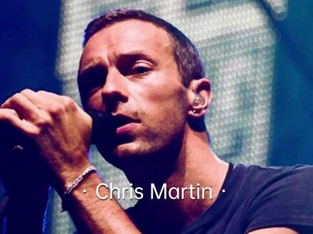 他的前女友不是奥斯卡影后就是大家心目中遥不可及的女神,被网友亲切称为「马山芋」的 Chris Martin 长着令人沦陷的面孔,唱着诗一般浪漫至极的摇滚,作为 21 世纪最成功乐队之一 Coldplay 的主唱,当他的眼神望向你,仿佛要用整个宇宙向你表白♥️
#马山芋 #Coldplay #ChrisMartin #人物故事 #摇滚乐队