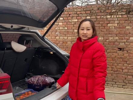 小薛回北京,二丫吃的喝的收拾一兜,俩孩子含泪依依不舍让人心疼