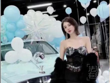 【#郭美美炒作炫富被封号 】#向网络名人账号违法违规说不 郭美美曾因开设赌场罪和销售有毒、有害食品罪两度入狱。自2023年9月刑满释放后,通过网络账号“郭美May努力努力”展示奢侈品、炫耀豪车,试图通过这些方式重获关注,2025年11月6日,因持续炒作炫富拜金等行为,多次高调宣扬不良价值观,并以此作为流量变现手段,郭美美的网络账号被关闭。