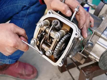 摩托车调气门间隙,最简单的方法终于来啦,修车小白看完也能学会(二)