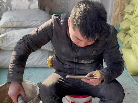 工作也需要激情.. #红锅师徒 #施工现场实拍 #记录在工地上的日子 #装修人的日常 #超值好物省心选
