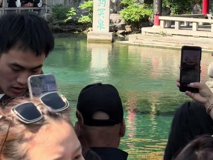 五一假期,趵突泉景区人流爆满!景区推出特色园游会+延时闭园,丰富游客游览体验!#趵突泉#五一#旅游