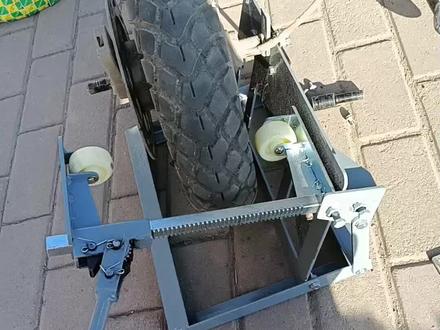 维修二轮电动车装卸后轮轮胎小神器