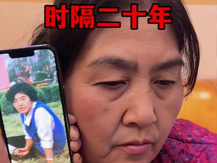 时隔二十年 两姐妹经过多方打听 亲生母亲终于找到了 但母亲为何会精神恍惚 #情感剧情#正能量#母亲#百善孝为先 #妈妈