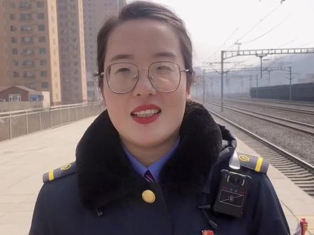 铁路小知识:进入站台后不同颜色的地标指示怎么样快速准确找到自己的车厢号#大数据推荐给有需要的人 #火车 #遵守交通规则