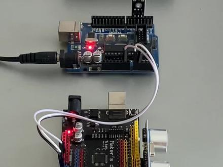 串口通信是最简单也是最常见的一种通信方式,Arduino UNO有1路硬件串口通信和4路软串口通信,可以用它们连接许多高级模块或其它单片机,是Arduino进阶的必备技能。#编程 #单片机 #Arduino #教程#串口通讯