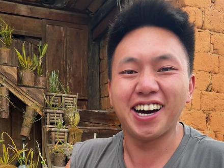 兄弟们,又是香瘫的一天!好久没有吃鸡了,今天辣子多多的放起,整个辣子鸡吃!#有一种叫云南的生活 #我的乡村生活 #云南美食 #好好吃饭大赛