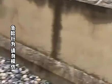 车主好奇地开上避险车道结果困在上面十分后悔网友进去免费 出来1800 #万万没想到 #避险车道