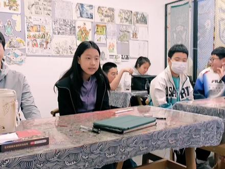 我们花费四个半天,带着平均年龄12岁的6位同学,一起制作了一个动画短片。剧本来源于笑笑同学上学期的四格漫画作业《虚惊一场》。全员参与分镜,勾线,配音及后期合成。#初中生AI动画 #少儿动漫课程 #AI动画创作 #学生动漫作品 #糖心柯德动漫少年