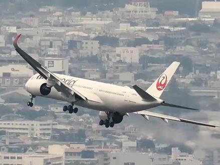 飞机进近高空180度掉头对准跑道准备降落🛬#飞机降落 #向往神鹰