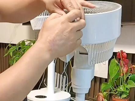 清洗空气循环扇,扇叶和网罩。拆卸和安装视频。