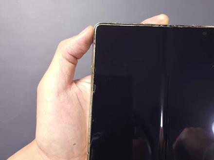 折叠屏手机膜边缘起泡 售后要更换总成?没那么麻烦,一个操作让你省两千大洋!#心系天下 #折叠屏 #折叠屏维修 #数码科技