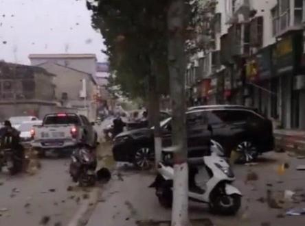 #大风降温#岳阳 十级以上大风,真不是闹着玩的!!