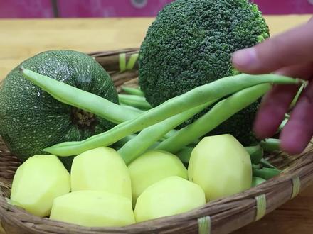 这道老川菜饭店里点不到,每个四川人都吃过,只可惜现在做得少了 #家常菜 #菜谱 #老川菜 #水煮耙耙菜