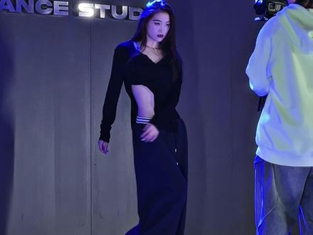 给我一句鼓励,开启元气新一周#基础爵士 #fifi编舞 #红线 #抒情爵士 #jazz基础