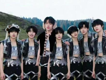 时代峰峻这个大来吧,新音还是太有槽点了#时代峰峻 #tf新年音乐会 #tf四代 #妆造 #抽象