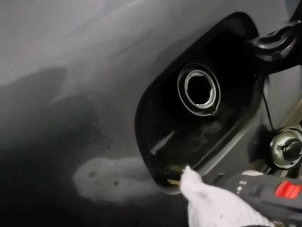 奔驰油箱盖总成损坏 完整的拆装视频分享给大家 希望大家给个双击加关注!#汽车人共创计划 #奔驰