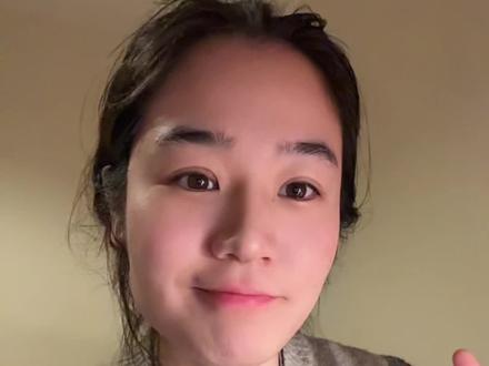 上期说透了国外做品牌官网才是核心,这期直接上干货!结合我在国外能源企业的实习经历,扒扒公司官网踩的4个致命坑,不管你做什么行业,海外做站避开这些,才不是做摆设!
❌ 视觉拉胯不高级
能源行业偏专业硬核,结果官网图片模糊、排版拥挤,大段文字堆一起,老外第一眼就没好感,连了解的欲望都没有!
❌ 完全没建立买家信任
海外做生意信任第一!尤其能源这类领域,官网连行业认证、合作案例、项目成果都不展示,光干巴巴讲产品,老外凭什么信你?
❌ 无讲故事能力,纯填鸭式输出
国外官网从不是信息罗列!明明能讲品牌初心、客户痛点解决案例,结果只有硬邦邦的技术参数,用户看两分钟就划走!
❌ 逻辑混乱,买家根本看不懂
最致命的一点!陌生用户点进来,连你是谁、做什么、能带来什么价值都搞不清,核心信息藏得深,产品不标名称/用途/效果,翻半天直接走!
其实海外做官网超简单,抓住核心就够:视觉贴合行业+展示硬实力建信任+用故事打动人+逻辑清晰让买家一眼看懂!不管是做硬核行业,还是个人品牌、实体店,按这个思路做,官网才是真的能获客的工具! #每天跟我涨知识 #海外生活 #留学生 #海外 #内容太过真实