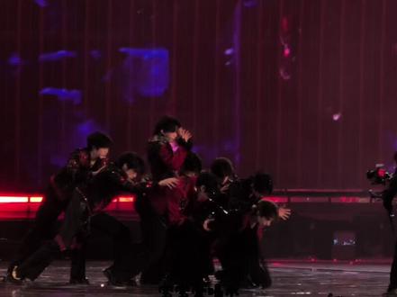 美杜莎完整版舞台!!🥰🥰
王橹杰允许你滑跪到我们这边啊啊啊#橹穆 #美杜莎 #tf家族新年音乐会