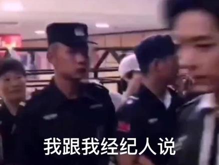 这是19年的视频,不只粉丝还有很多路人,因为陈情令刚刚火,可能都想看看阿羡,场面的确很山崩地裂😂#肖战