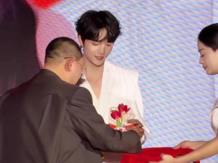 期待未来更多更好的作品,也希望你能被越来越多的人看到@王培延baby🐲 #王培延 #凤凰网主播红人盛典