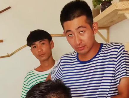 勤快精明的小哥,铁憨憨一样的大哥,鸡飞狗跳的兄妹生活,可能是很多妹子梦想的有哥哥的生活了#八十年代人 #怀旧