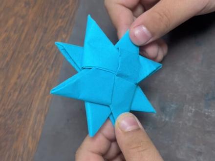 手工折纸变身八刃飞镖,小朋友强烈要求发个抖音,路过的叔叔阿姨帮忙点个小赞赞呀😂#折纸教程 #折纸 #手工