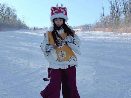 小狐狸带你安全帅气练小招
#单板女孩#ccprotectors滑雪护具#cc滑雪护具pro#滑雪的尽头不是骨科 #放开耍敢出活