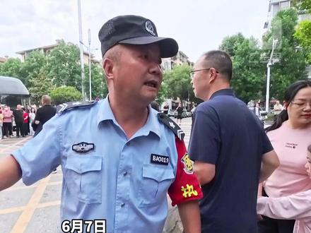 #汉中 汉中市龙岗学校保安李刚,因在高考期间维护秩序过程中几句充满智慧和暖心的话语,受到广大网友的点赞。6月9日下午,汉中市龙岗学校为他颁发了“龙岗最美保安”的荣誉证书和奖金。#高考 #正能量 (记者:曹文哲 审校:刘杰 终审:杨金艳)