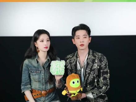 #丞磊说手势舞不那么像打车了 #丞磊 调侃自己跳手势舞不那么像打车了,一句话逗笑#王楚然 ~#爱撩专访 #网剧成何体统