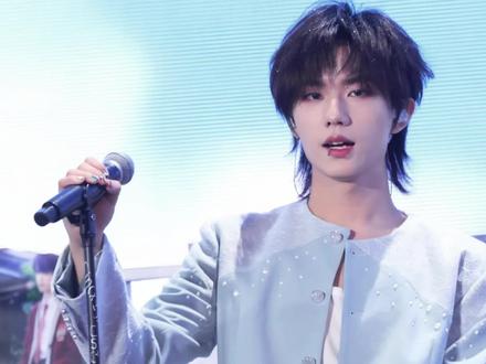 听说那个乐队来了个超级帅的主唱
「爱要坦荡荡| 4k focus」#张子墨 #爱要坦荡荡 #新音 #tf家族新年音乐会 #欧巴