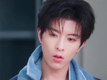 盛先生是一边生着小花的气,一边吃着沈文琅醋#花咏#盛少游 #安利 @黄星Eliot @邱鼎杰